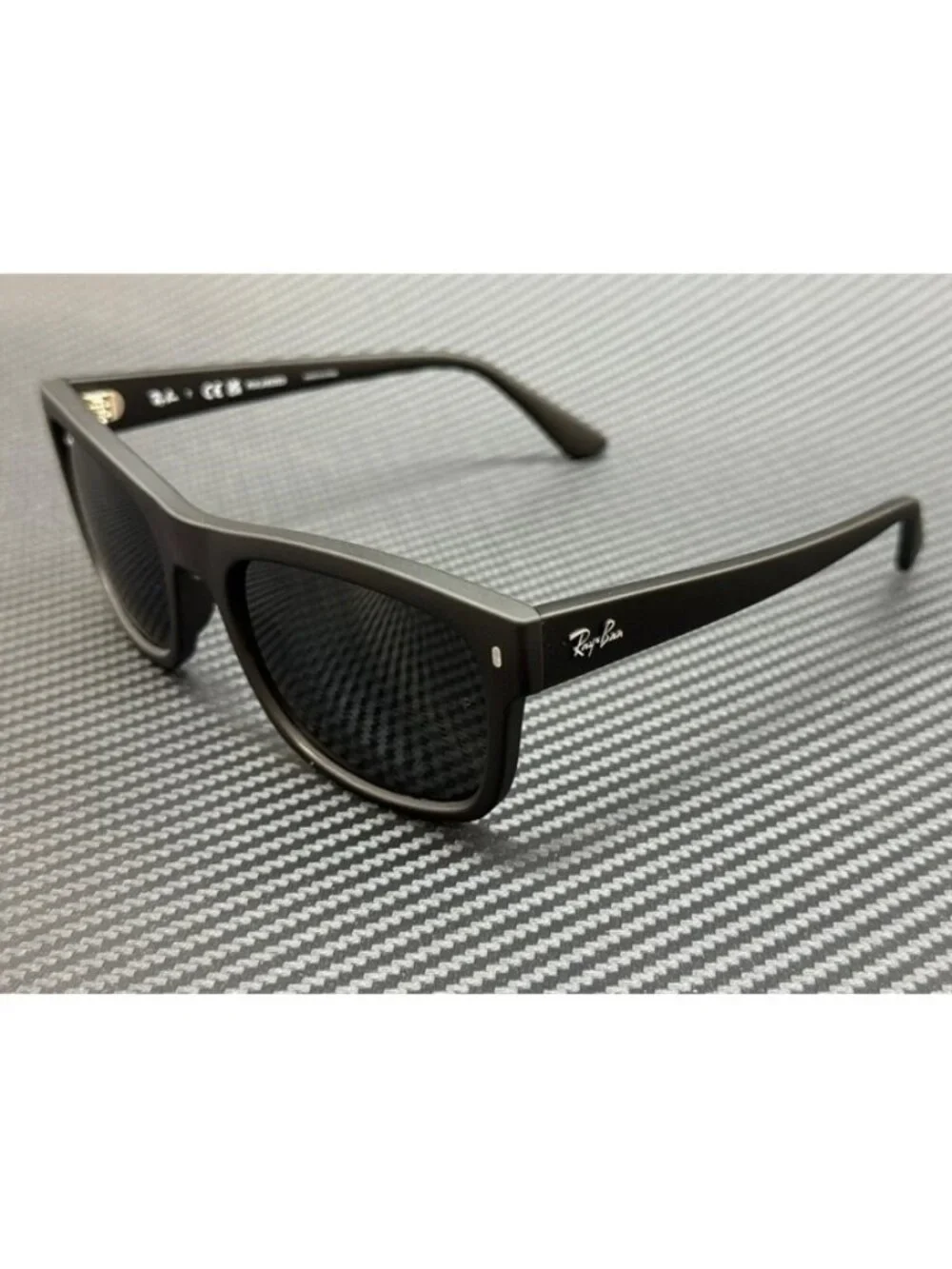 New Ray-Ban Men Matte Black Sunglasses 56-21-145
